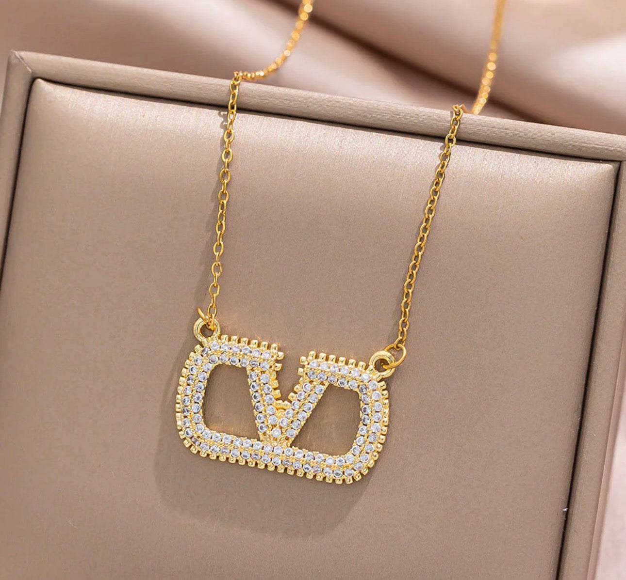 Set Valentino