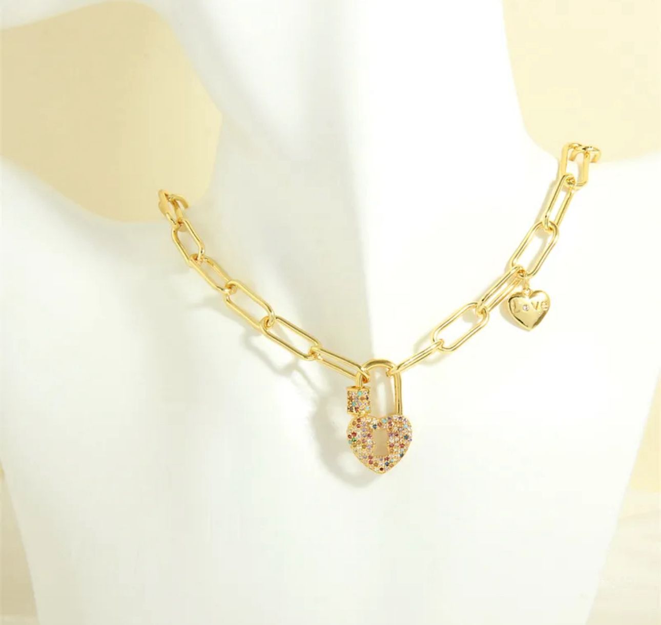 Collar Corazón Encadenado