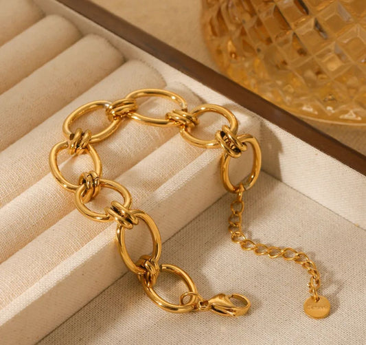 Pulsera de cadena dorada