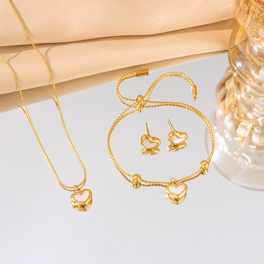 Set dorado con corazón