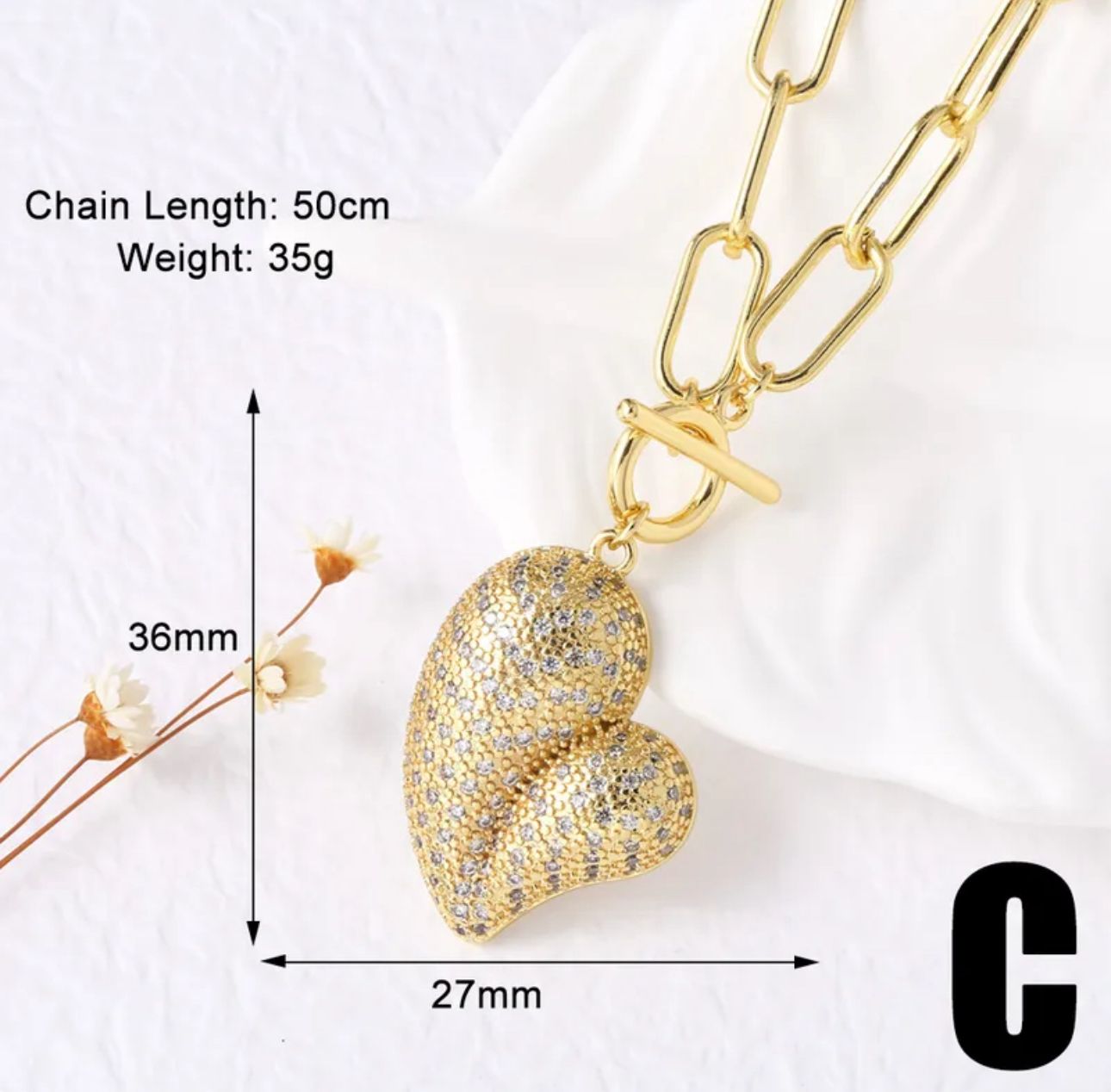 Collar dorado con corazón cristalino