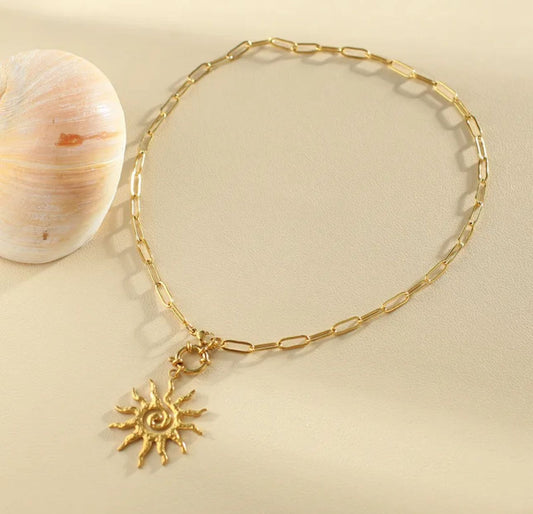 Collar con sol central #1