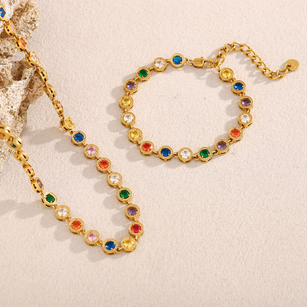 Set dorado con cuadrados multicolores