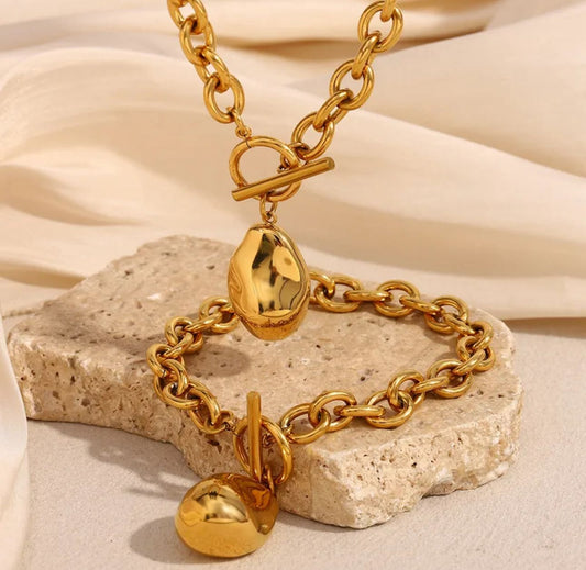 Collar colgante ovalado