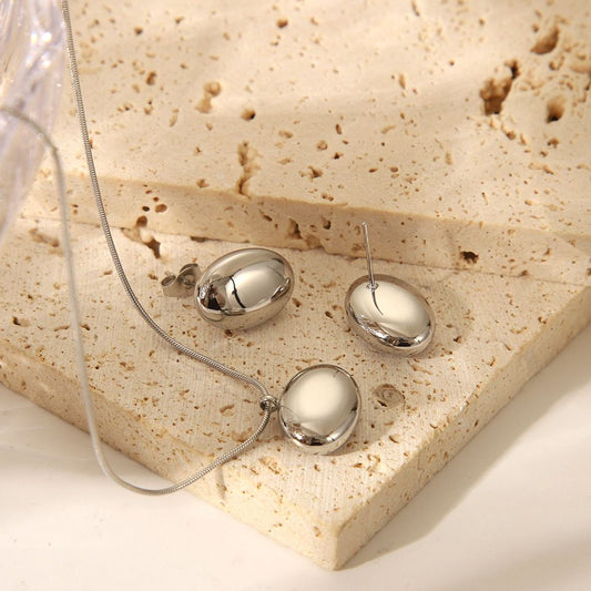 Set plateado con óvalo delicado