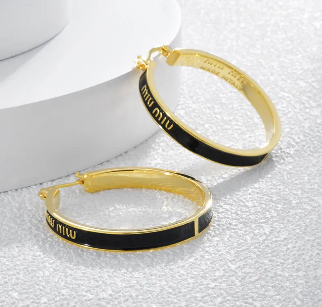 Argollas Miu miu negro