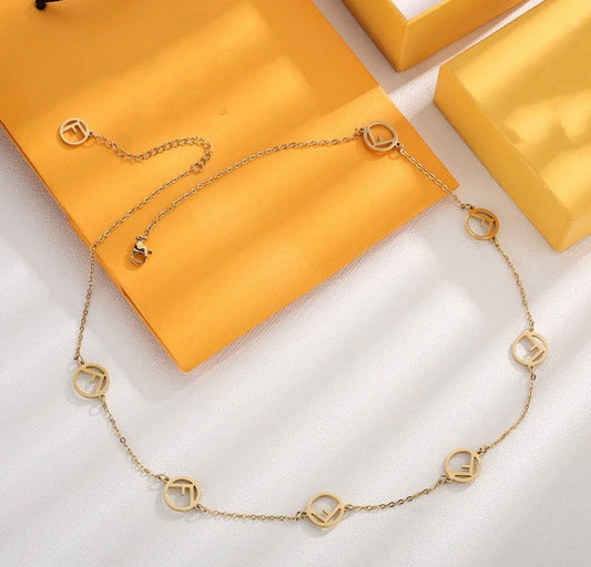Collar fendy